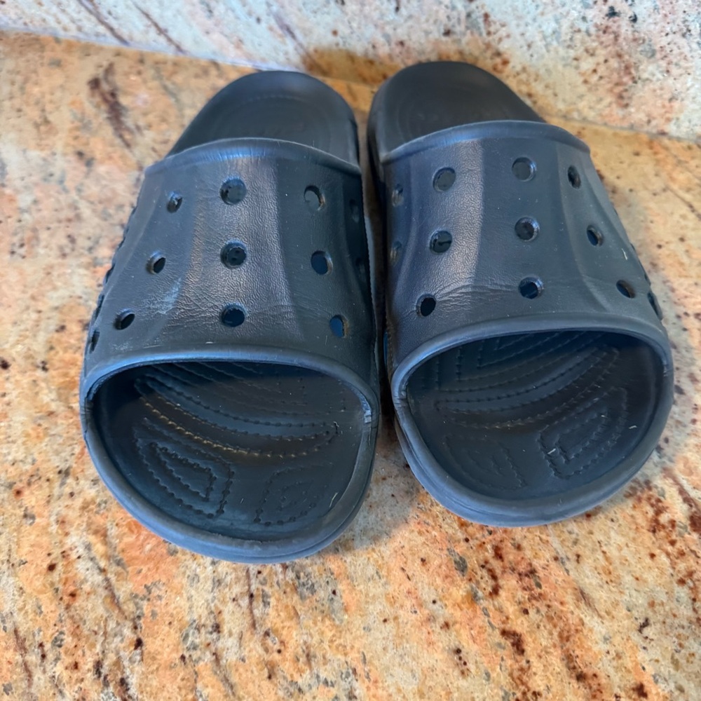 CROCS Men’s 7 or Women’s Size 9 Black Slides Sandals - Picture 3 of 4